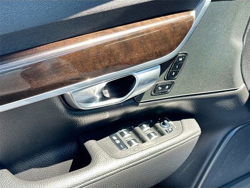 Used 2018 Volvo S90 T5 Momentum w/ Convenience Package image 19