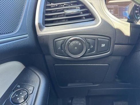 Used 2023 Ford Edge SEL image 18