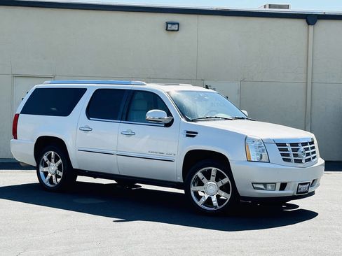 Used 2008 Cadillac Escalade ESV AWD image 2