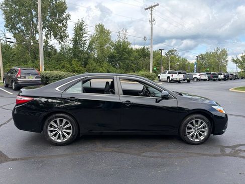 Used 2016 Toyota Camry XLE w/ Moonroof Package FWD image 11