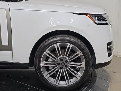 Used 2025 Land Rover Range Rover SE AWD/4WD image 11