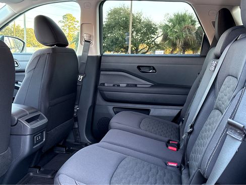 New 2026 Nissan Pathfinder SL FWD image 16