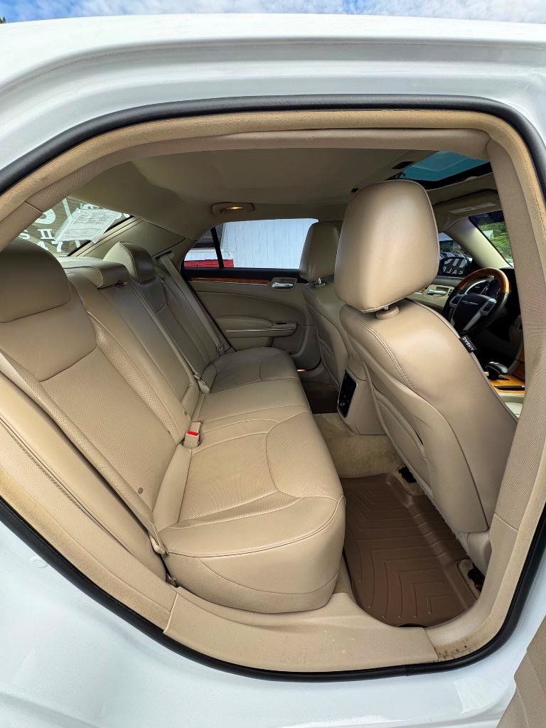 Used 2014 Chrysler 300 C AWD/4WD image 25