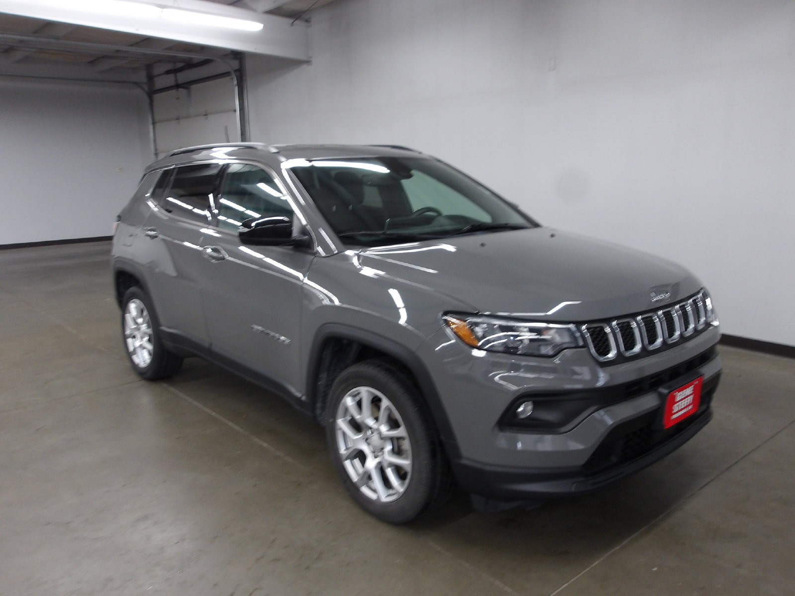 Used 2023 Jeep Compass Latitude AWD/4WD image 4