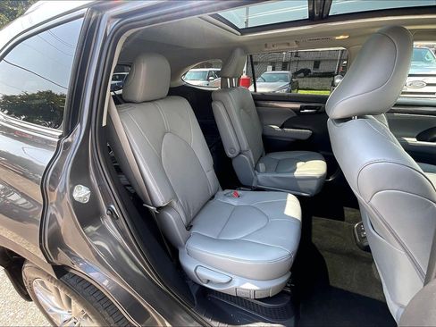Used 2024 Toyota Highlander Platinum AWD/4WD image 31