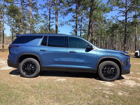 New 2026 Chevrolet Traverse LT w/ Midnight/Sport Edition FWD image 5