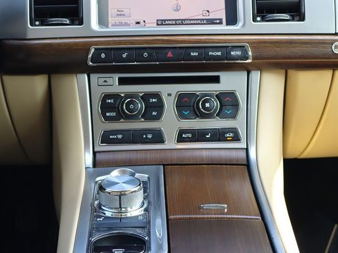 Used 2013 Jaguar XF RWD image 14