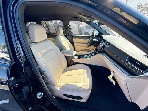 New 2024 Jeep Grand Cherokee Limited image 31