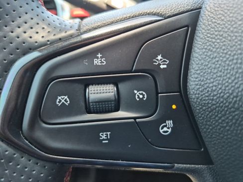 Used 2025 Chevrolet Trax RS w/ Sunroof Package FWD image 25