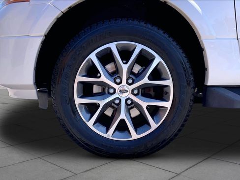 Used 2017 Ford Expedition XLT w/ Equipment Group 202A RWD image 11