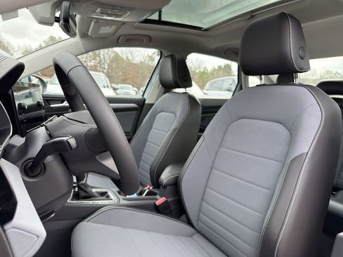 New 2026 Volkswagen Jetta SE FWD image 12