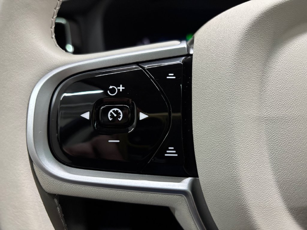 Certified 2026 Volvo XC60 T8 Ultra w/ Protection Package Premier AWD/4WD image 26
