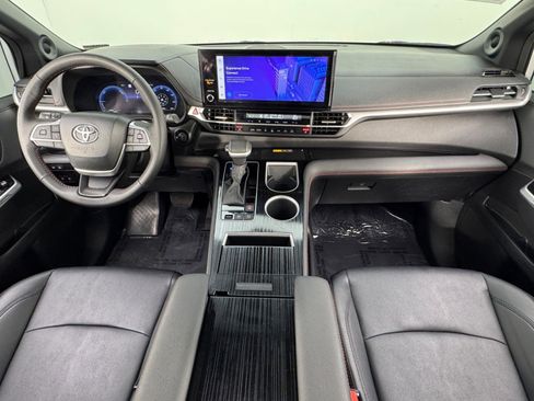 Used 2025 Toyota Sienna XSE w/ XSE Plus Package image 12