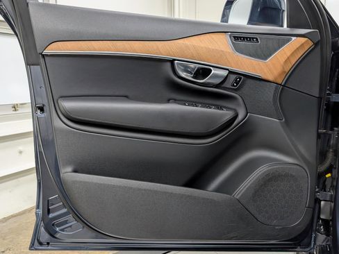 Used 2024 Volvo XC90 B5 Plus w/ Protection Package Premier image 13