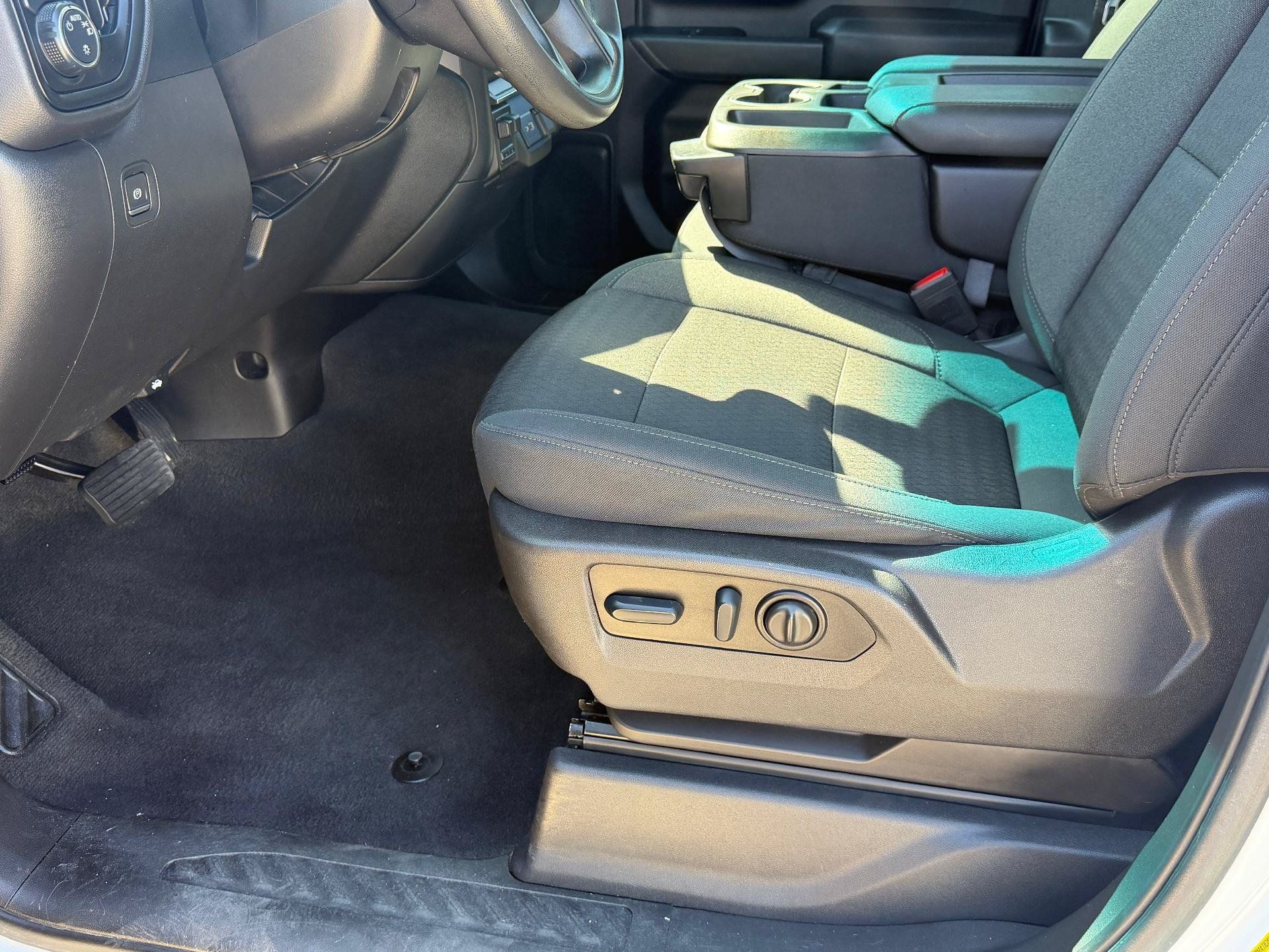 Used 2022 Chevrolet Silverado 2500 Custom w/ Custom Convenience Package AWD/4WD image 19