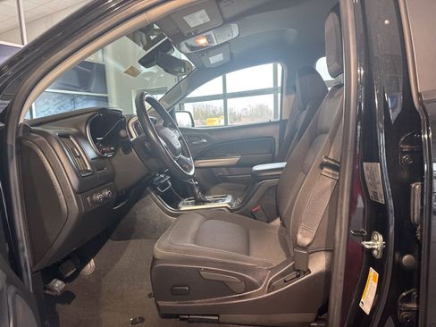 Used 2022 Chevrolet Colorado LT w/ LT Convenience Package image 17