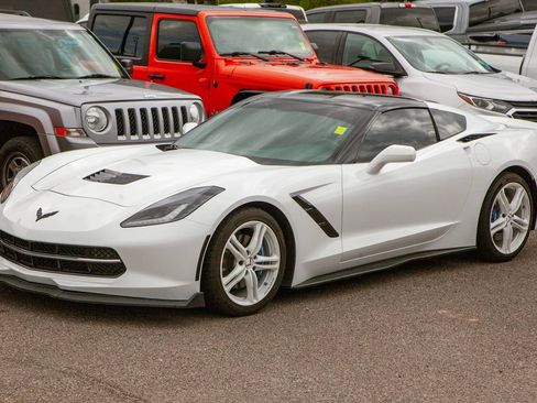 Used 2016 Chevrolet Corvette Stingray Coupe RWD image 9