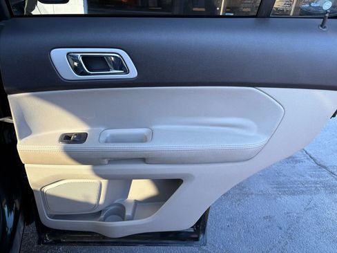 Used 2013 Ford Explorer XLT image 18