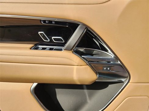 New 2026 Land Rover Range Rover SE image 16