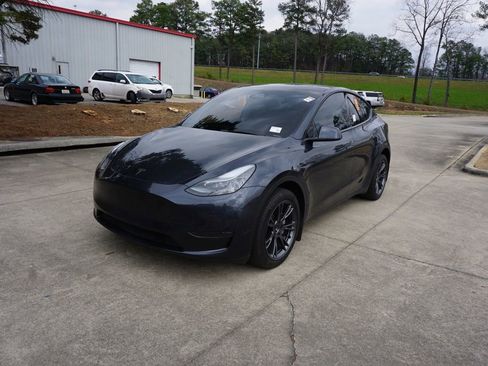 Used 2024 Tesla Model Y Long Range image 27