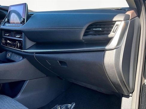 Used 2023 Nissan Rogue SV image 17