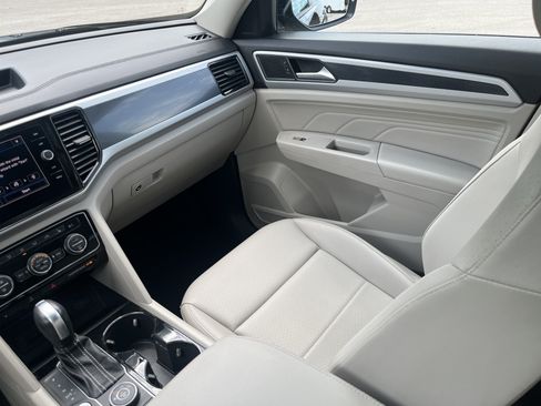 Certified 2023 Volkswagen Atlas SEL R-Line AWD/4WD image 11