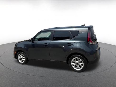 Used 2025 Kia Soul LX w/ LX Technology Package FWD image 9