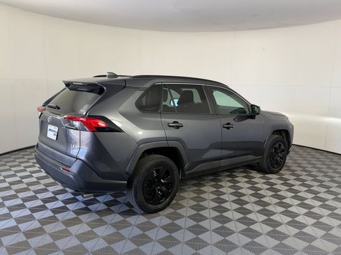 Used 2021 Toyota RAV4 LE FWD image 9