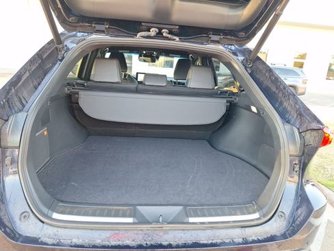 Used 2023 Toyota Venza Limited image 37