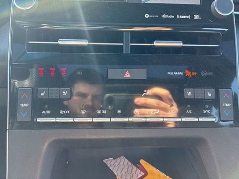 Used 2019 Toyota Avalon Touring image 18