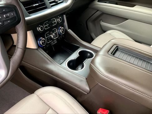 Used 2022 GMC Yukon SLT w/ SLT Premium Package image 33