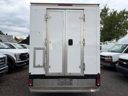 Used 2017 Chevrolet Express 3500 RWD image 4