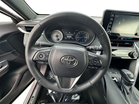Used 2022 Toyota Venza XLE image 9