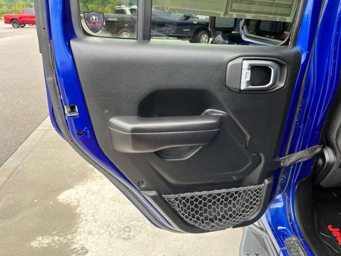Used 2018 Jeep Wrangler Unlimited Rubicon AWD/4WD image 17