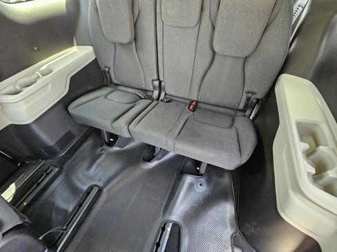 Used 2022 Kia Carnival LX FWD image 32
