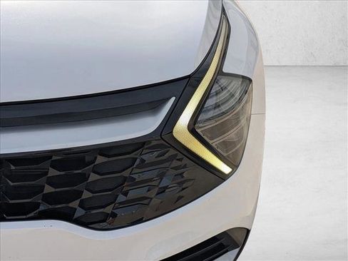 Used 2025 Kia Sportage EX FWD image 9