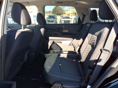 New 2025 Nissan Pathfinder SV image 29