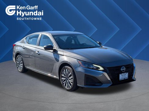 Used 2025 Nissan Altima 2.5 SV FWD image 1