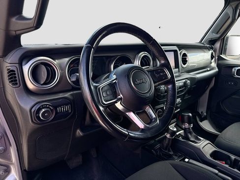Used 2019 Jeep Wrangler Unlimited Sahara AWD/4WD image 11