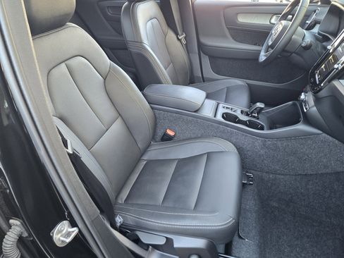 Used 2025 Volvo XC40 B5 Core w/ Protection Package Premier image 21