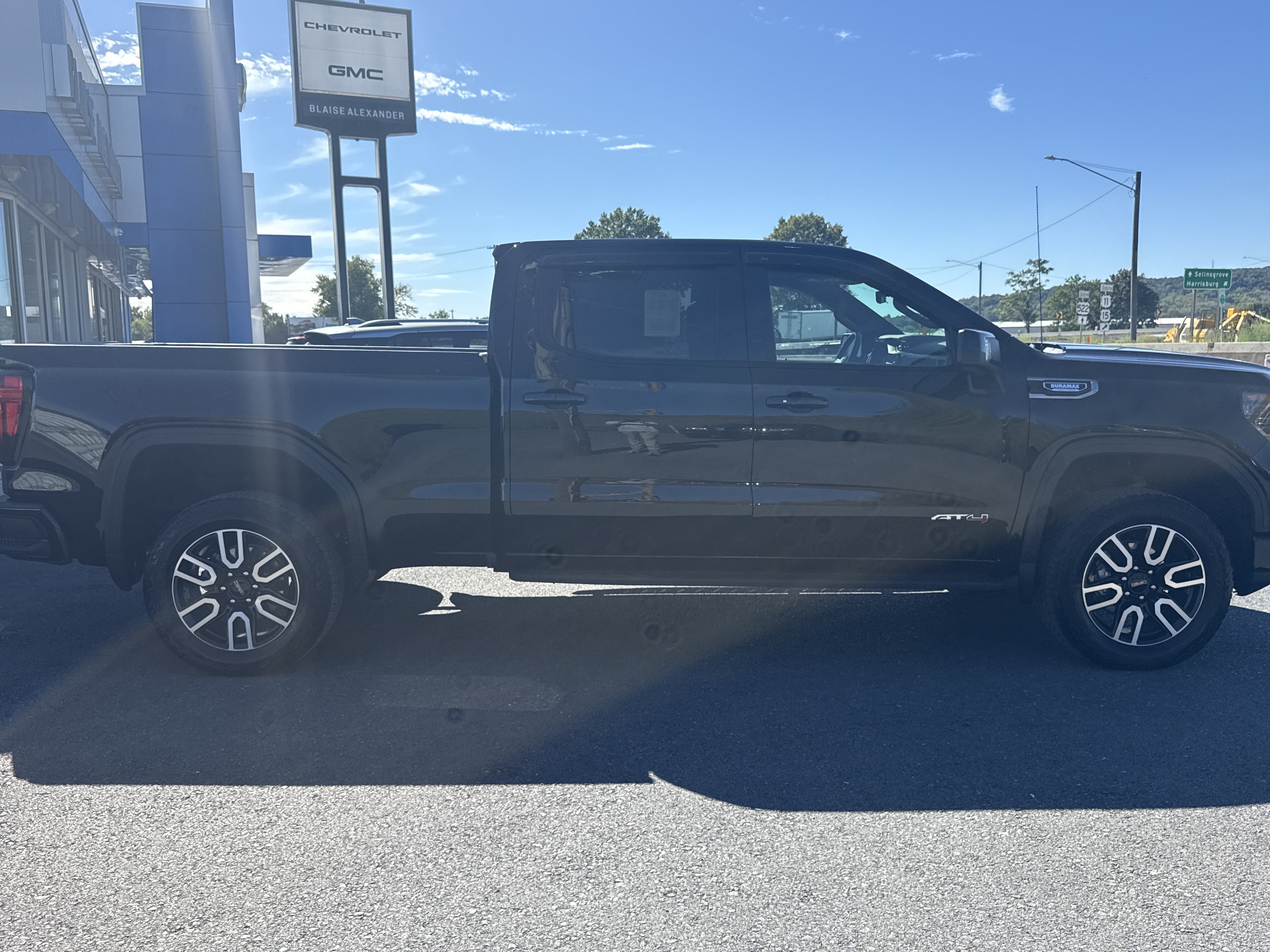 Used 2025 GMC Sierra 1500 AT4 w/ AT4 Premium Package AWD/4WD image 2