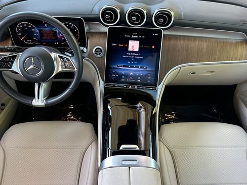Used 2024 Mercedes-Benz GLC 300 4MATIC image 15