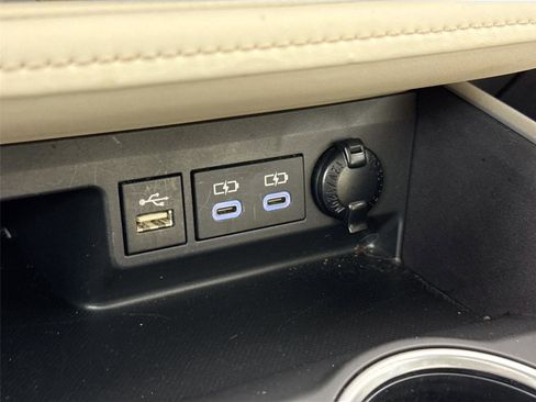 Certified 2024 Toyota Highlander XLE FWD image 29