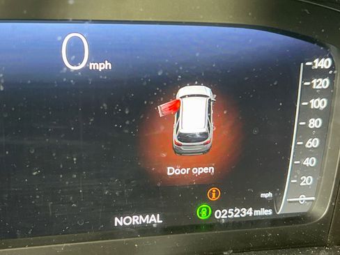 Used 2023 Honda Pilot Elite image 12