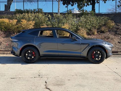 Used 2021 Aston Martin DBX image 17