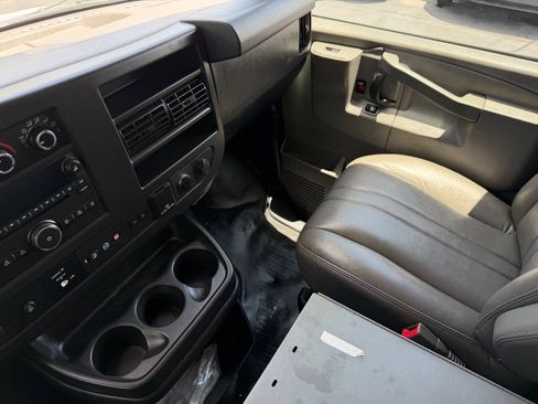 Used 2020 Chevrolet Express 3500 Extended w/ Driver Convenience Package RWD image 20