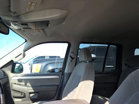 Used 2004 Ford Explorer XLT image 13