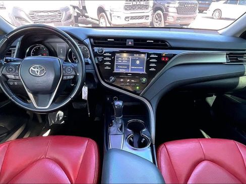Used 2020 Toyota Camry SE image 7