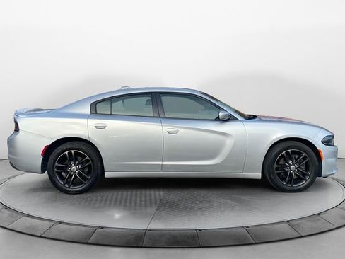 Used 2019 Dodge Charger SXT image 6