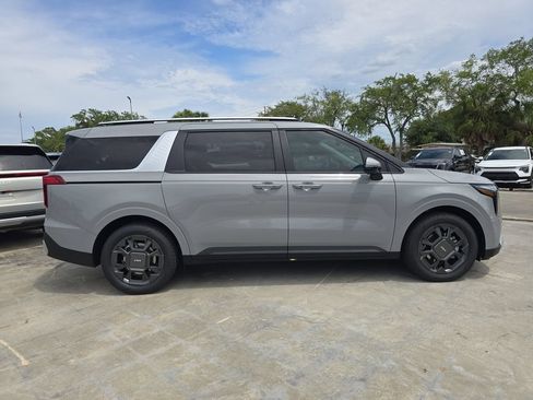 New 2026 Kia Carnival EX FWD image 9